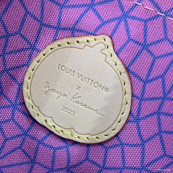 Fashionrepsfam ru LV Bag 2304DJ0026 0811